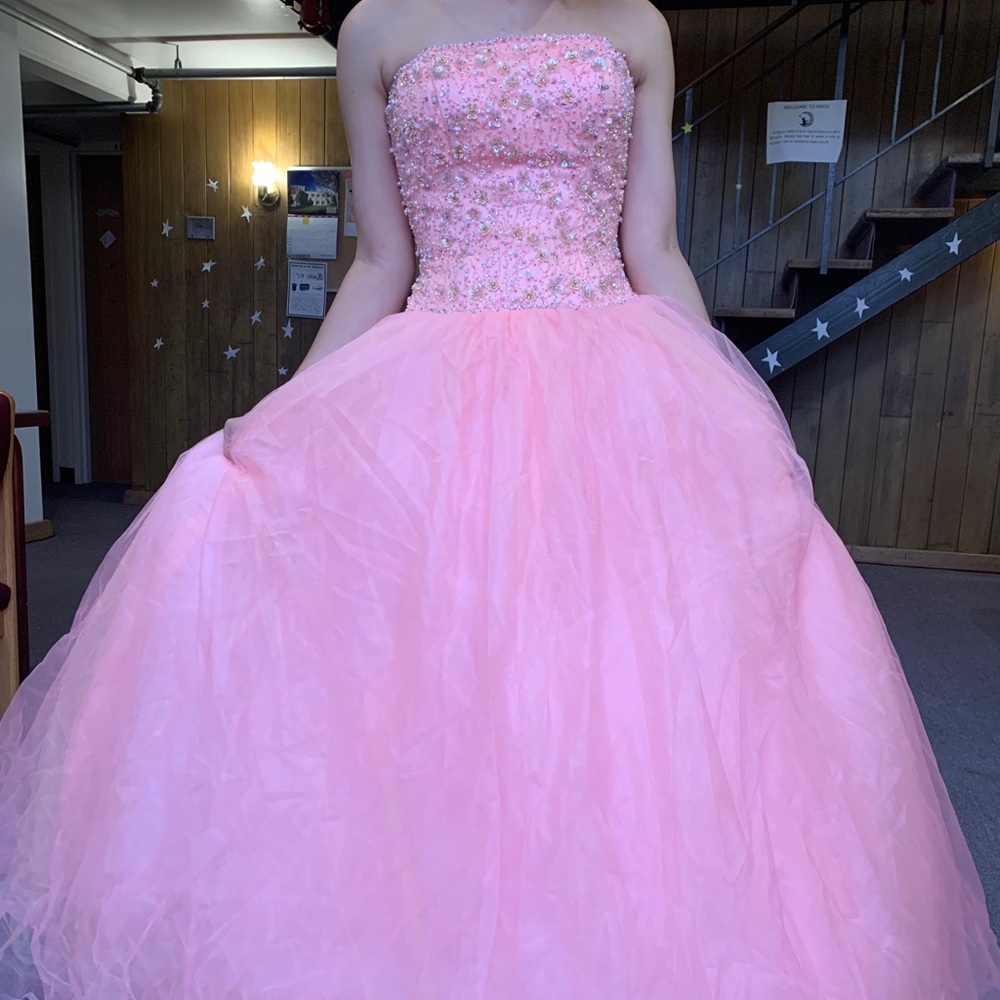 PUFFY PROM DRESS AT REASONABLE PRICE 🍓
